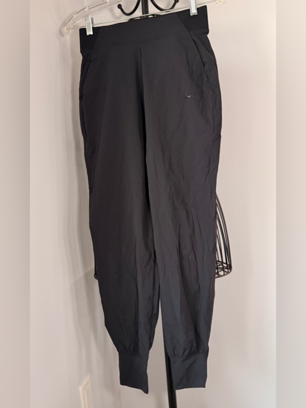 Nike Black Women’s Jogger Sweatpants with Tapered Cuffs